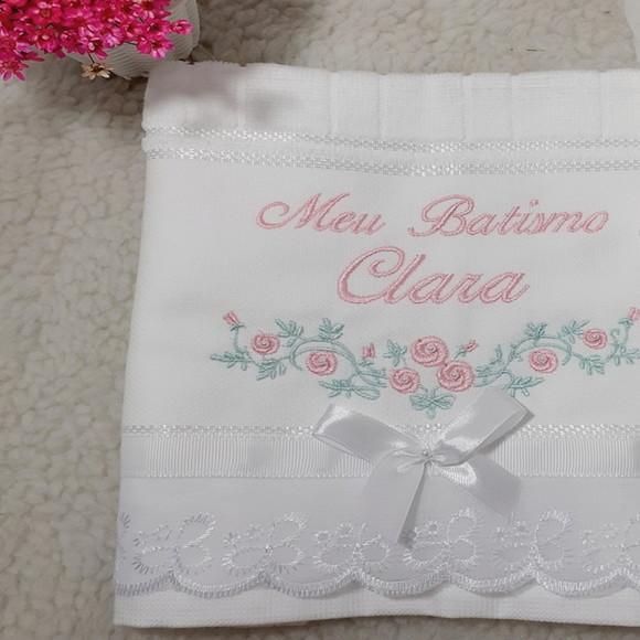 Toalha de Batizado Bordada Floral Menina