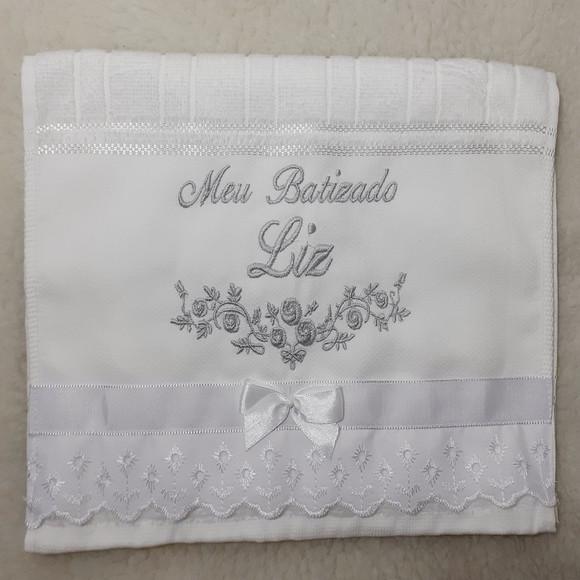 Toalha de Batizado Bordada Flores