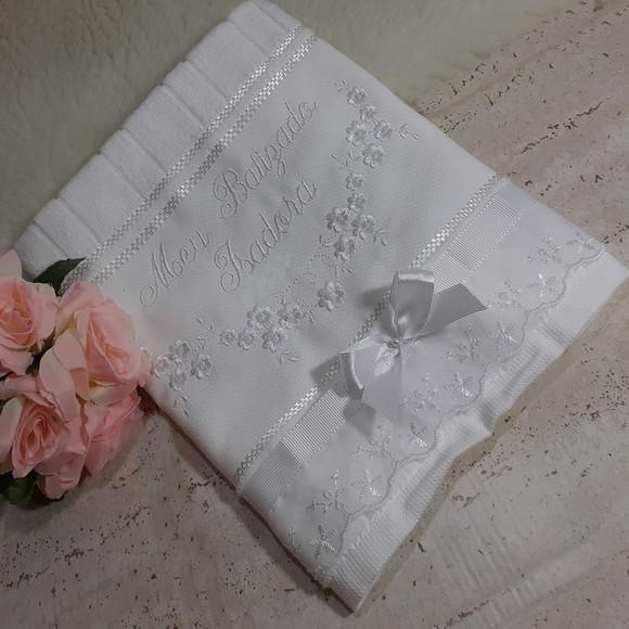 Toalha de Batizado Bordada Floral Menina