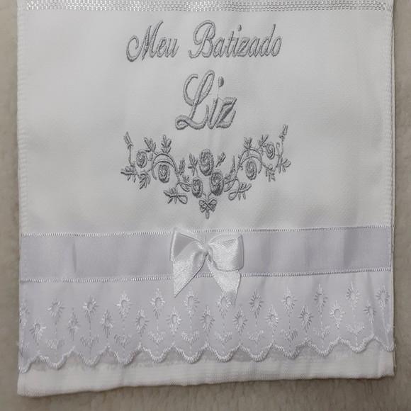 Toalha de Batizado Bordada Flores