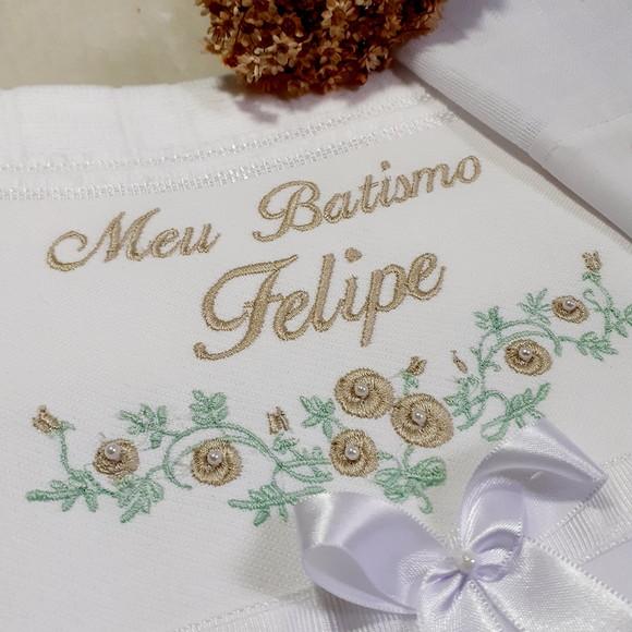 Toalha de Batizado e Fralda de Boca Personalizada Flores