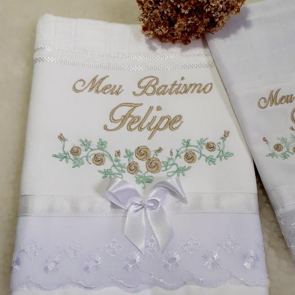 Toalha de Batizado e Fralda de Boca Personalizada Flores