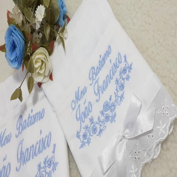 Toalha de Batizado e Fralda de Boca Personalizada Flores