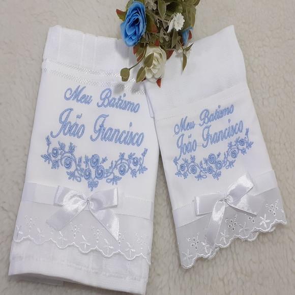 Toalha de Batizado e Fralda de Boca Personalizada Flores