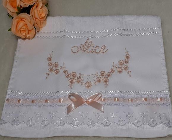 Toalha de Batizado Personalizada Flores Menina