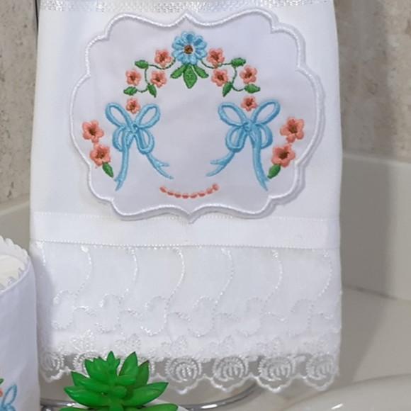 Toalha de Lavabo Bordada Borboletas