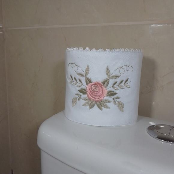 Toalha de Lavabo Bordada e Porta Papel Higiênico