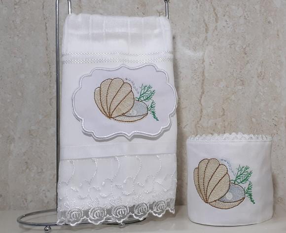 Toalha de Lavabo Bordada e Porta Papel Higiênico Bordado