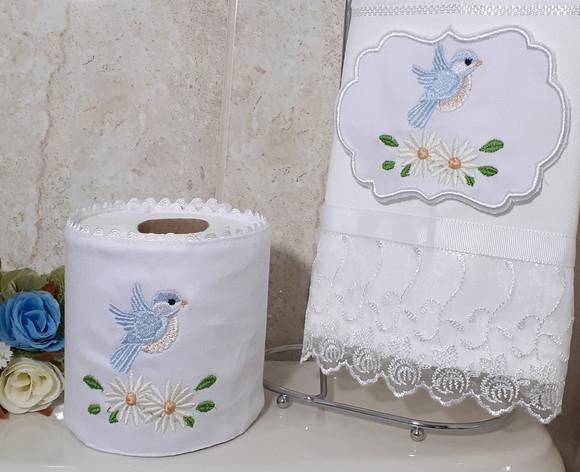Toalha de Lavabo Bordada e Porta Papel Higiênico Bordado