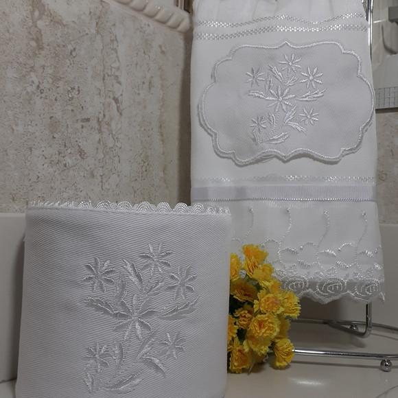Toalha de Lavabo e Porta Papel Higiênico Flores