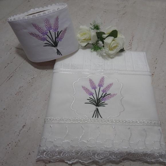 Toalha de Rosto Bordada e Porta Papel Higiênico Lavanda