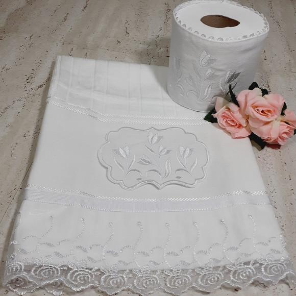Toalha de Rosto Bordada e Porta Papel Higiênico Flores