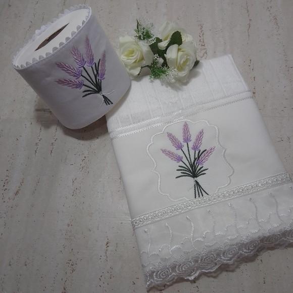 Toalha de Rosto Bordada e Porta Papel Higiênico Lavanda
