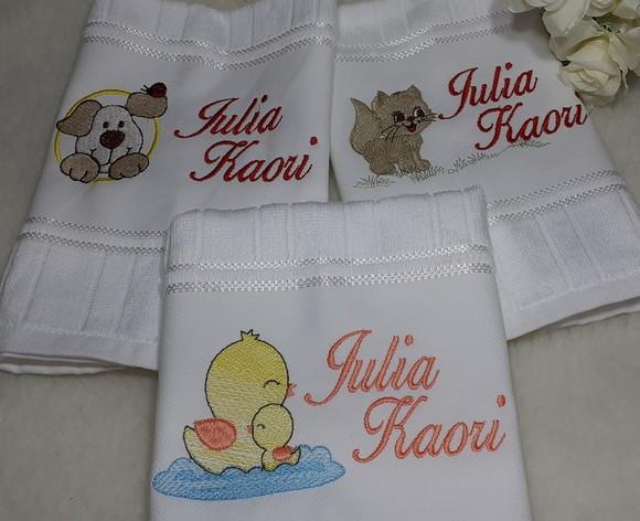 Toalha Escolar Bordada e Personalizada