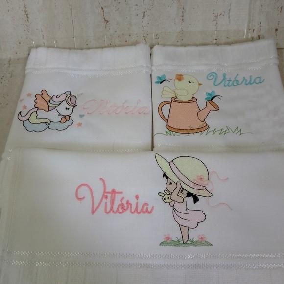 Toalha Escolar Bordada e Personalizada 3 Unidades