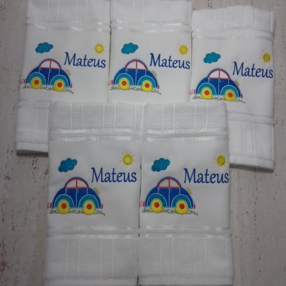 Toalha Escolar Bordada e Personalizada Carrinho 5 Unidades