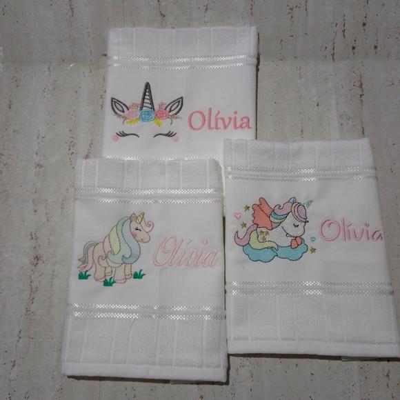 Toalha Escolar Bordada e Personalizada Unicórnio 3 Unidades