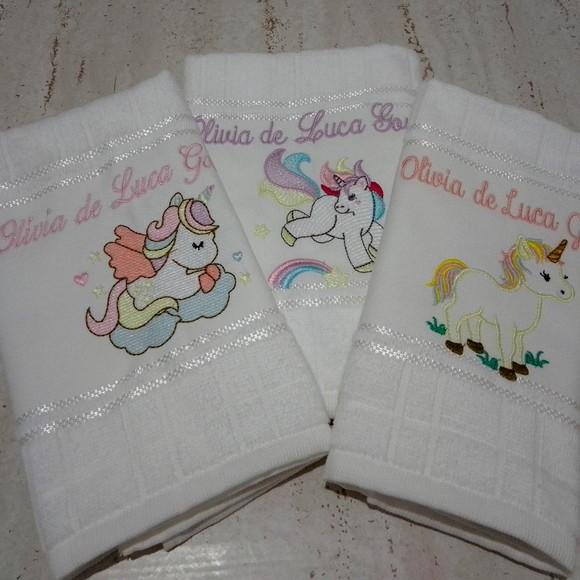 Toalha Escolar Bordada e Personalizada Unicórnio 3 Unidades