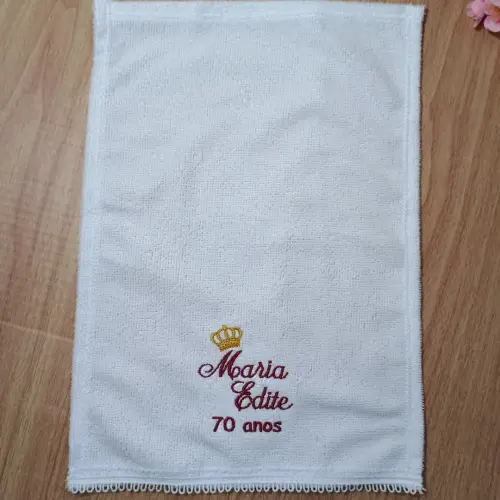 Kit 10 Lembranças de aniversário toalha bordada 70 anos