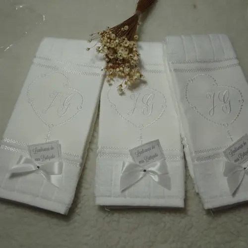 10 Lembranças Batizado Personalizada Toalha Bordada