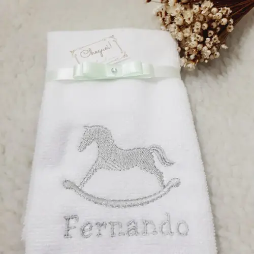 15 Lembranças de Nascimento Bordada Personalizada Cavalinho