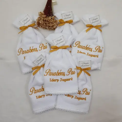 15 Lembranças Dia dos Pais Toalha Bordada Branco e Dourado