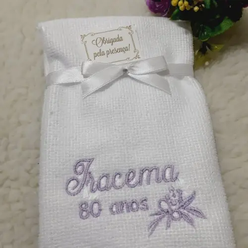 15 Lembrancinha de Aniversário 80 Anos Toalha Bordada