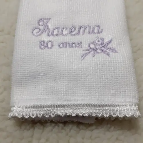 15 Lembrancinha de Aniversário 80 Anos Toalha Bordada