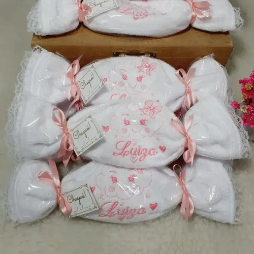 15 Lembrancinha de Nascimento Chuva de Amor Toalha Bordada