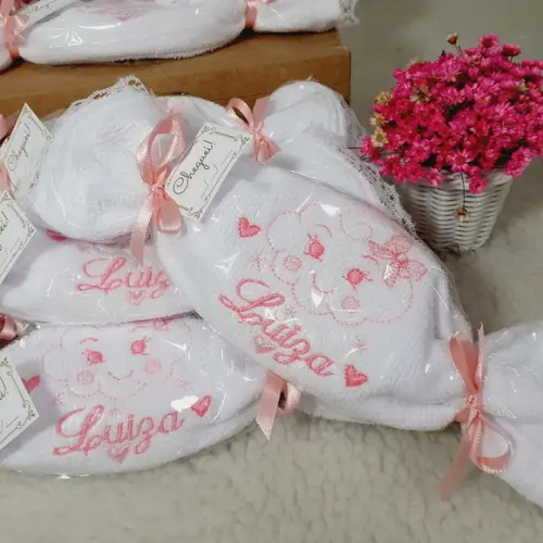 15 Lembrancinha de Nascimento Chuva de Amor Toalha Bordada