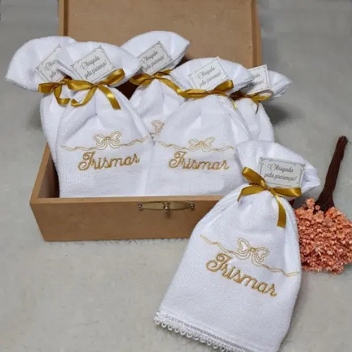 30 Lembrancinha Aniversário 70 Anos Toalha Bordada Feminina