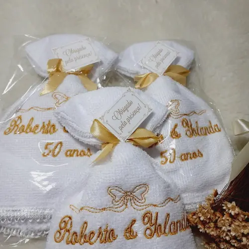 50 Lembranças de Bodas de Ouro Toalha Personalizada