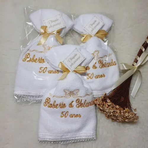 50 Lembranças de Bodas de Ouro Toalha Personalizada