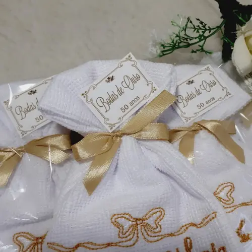 60 Lembrancinhas Personalizadas Bodas de Ouro Toalha Bordada
