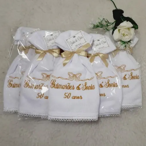60 Lembrancinhas Personalizadas Bodas de Ouro Toalha Bordada