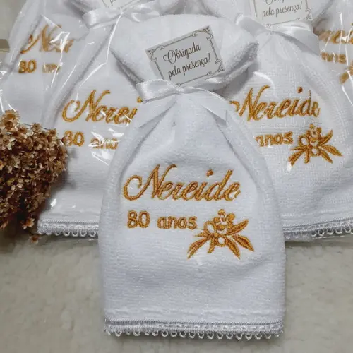 70 Lembranças Aniversário 80 Anos Toalha Nome Dourado