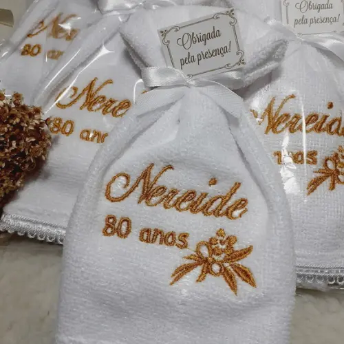 70 Lembranças Aniversário 80 Anos Toalha Nome Dourado