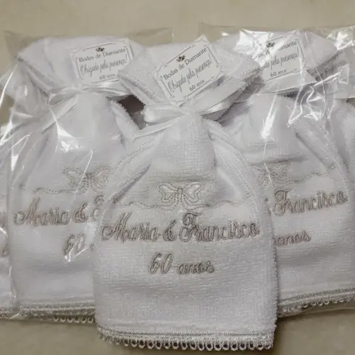 90 Lembranças de Bodas de Diamante Toalha Bordada
