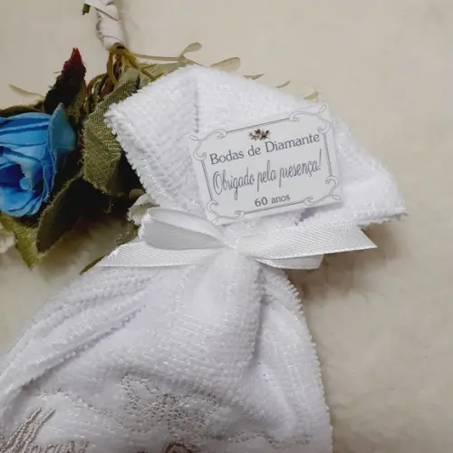 90 Lembranças de Bodas de Diamante Toalha Bordada