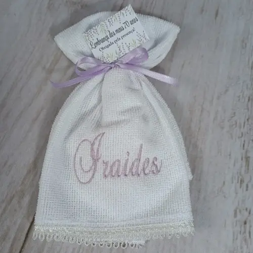 Kit 15 Lembranças Aniversário 70 Anos Toalha Bordada Lavanda