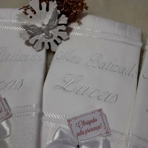 10 Lembranças de Batizado Bordada Personalizada