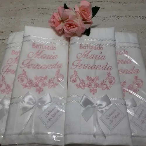10 Lembranças de Batizado para Menina Toalha Bordada