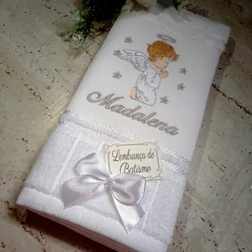 10 Lembranças de Batizado para Menina Toalha Bordada