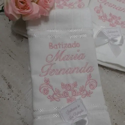 10 Lembranças de Batizado para Menina Toalha Bordada