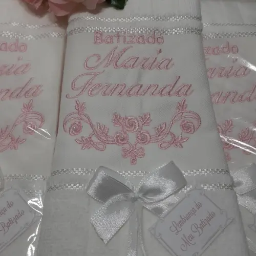 10 Lembranças de Batizado para Menina Toalha Bordada