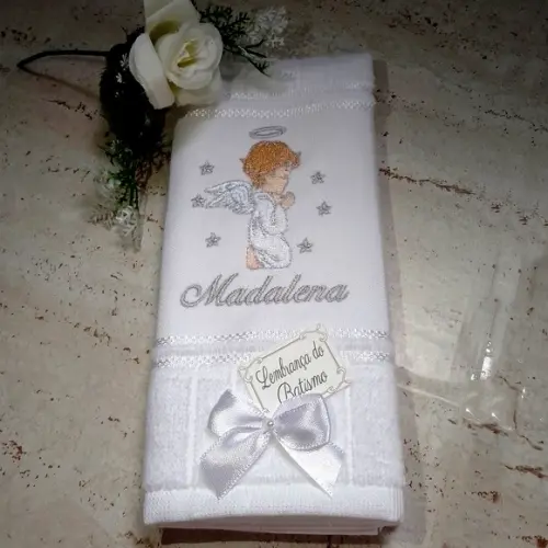 10 Lembranças de Batizado para Menina Toalha Bordada