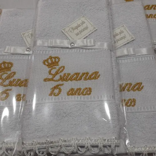 140 Lembrancinhas de Aniversário Toalha Bordada 15 Anos