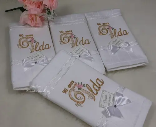 15 Lembranças de Aniversário 90 Anos Toalha Bordada