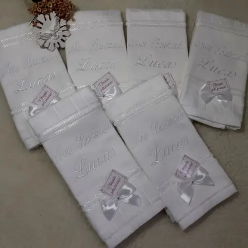 15 Lembranças de Batizado Personalizada Toalha Bordada