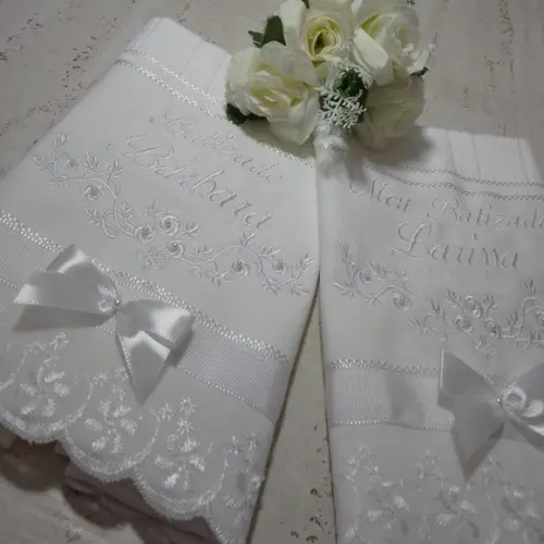 2 Toalhas de Batizado Personalizada para Gêmeas